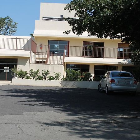 Pyramids Motel Van Reenen Bagian luar foto