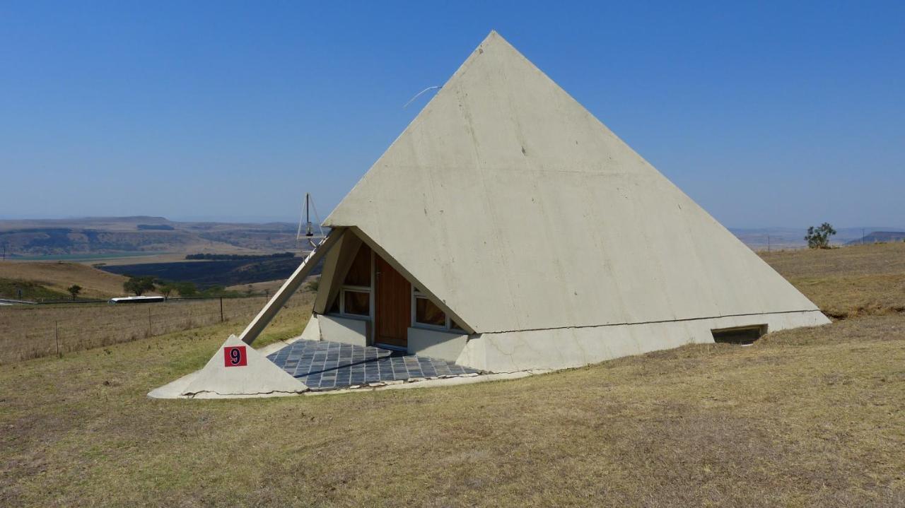 Pyramids Motel Van Reenen Bagian luar foto