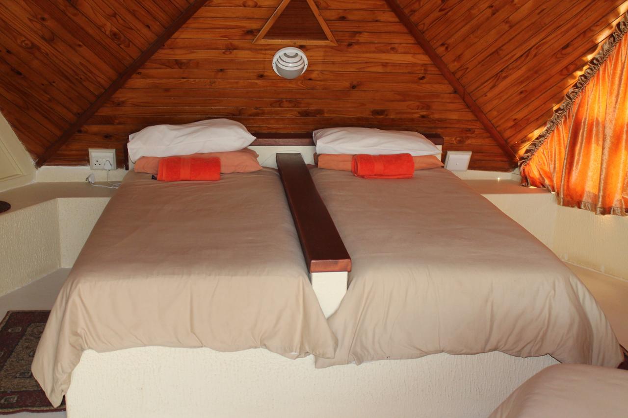 Pyramids Motel Van Reenen Bagian luar foto
