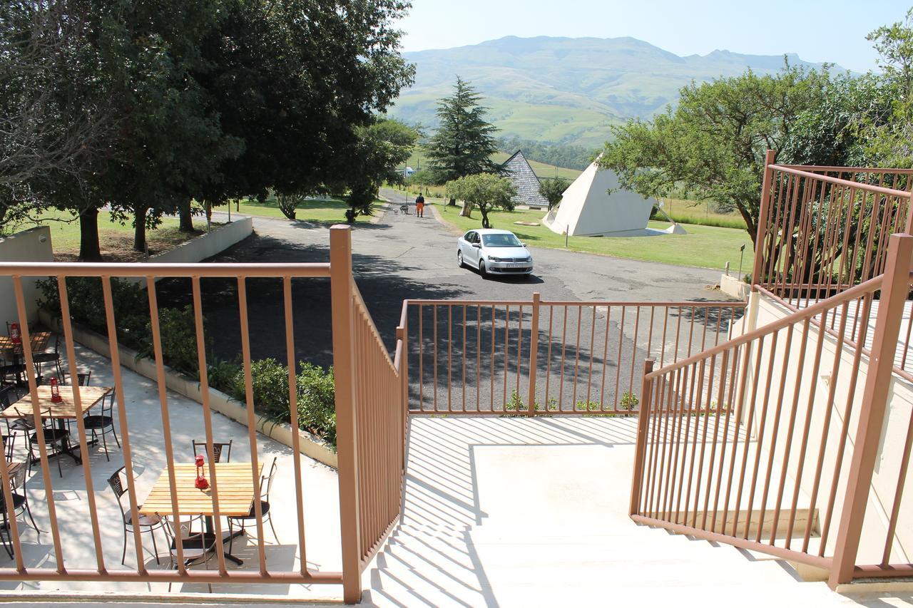Pyramids Motel Van Reenen Bagian luar foto