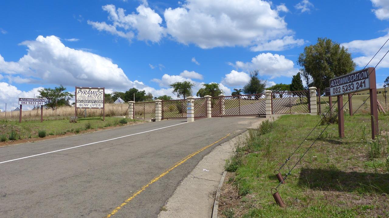 Pyramids Motel Van Reenen Bagian luar foto