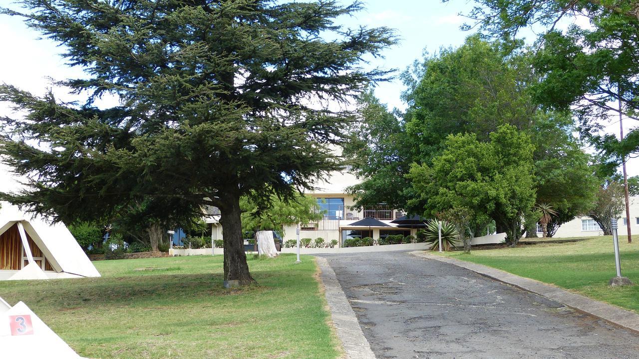 Pyramids Motel Van Reenen Bagian luar foto
