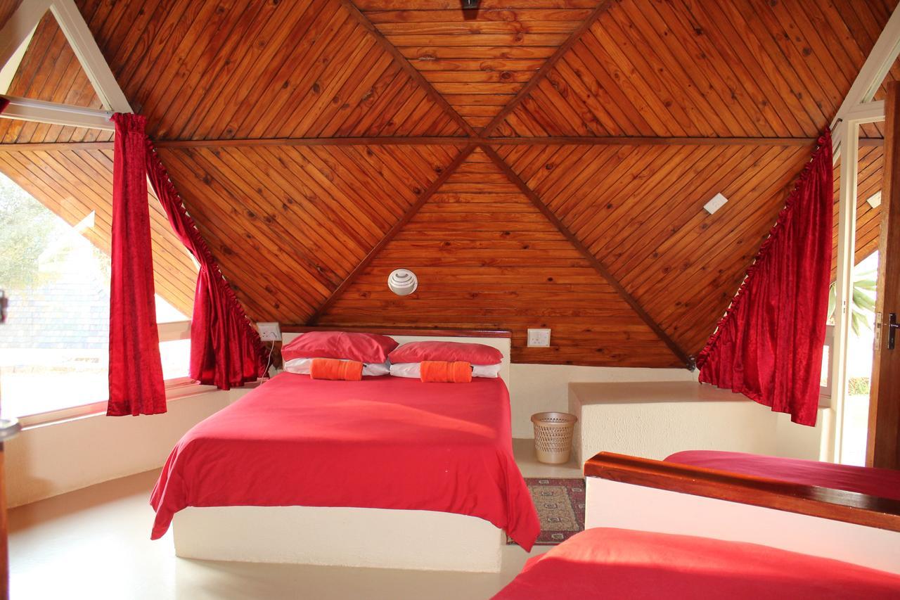 Pyramids Motel Van Reenen Bagian luar foto