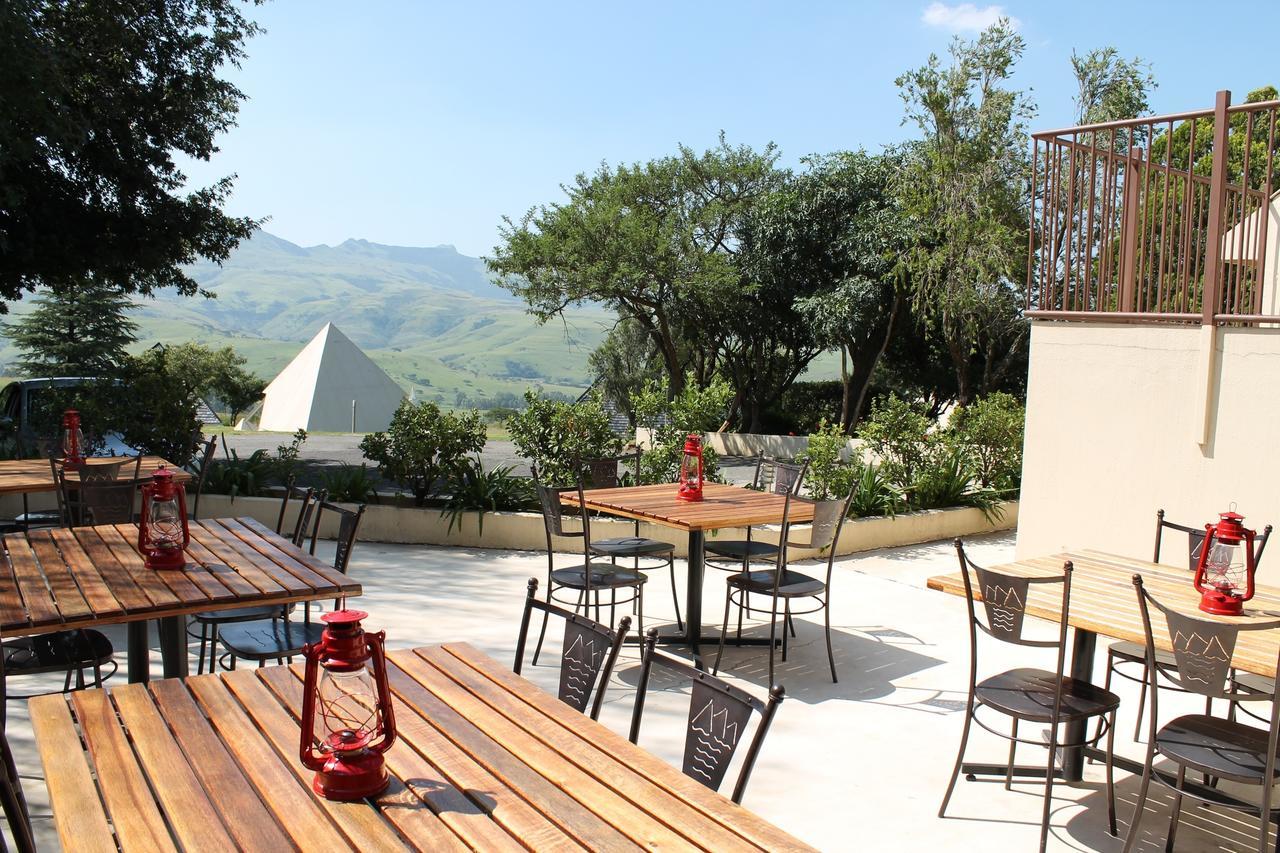 Pyramids Motel Van Reenen Bagian luar foto